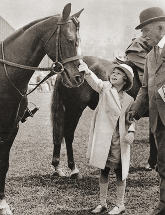 13 трогательных детских фотографий маленькой королевы Елизаветы, которые вы точно не видели