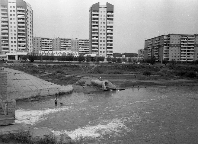 Теплые деньки местные любили проводить у плотины «Коммунар» | Источник: ОГАЧО, С. Егурный