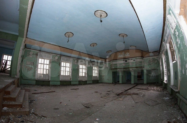 Клуб был рассчитан на 300 человек | Источник: сайт объявлений
