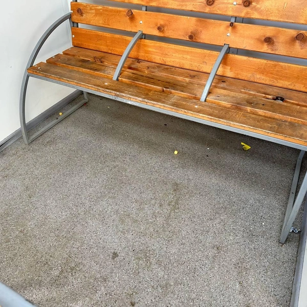 Немного грязи и мусора на полу | Источник: Илья Константинов / 14.RU