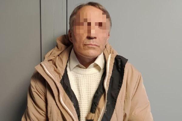 Присел на 847 тыс. руб.: Эрмитаж подал в суд на посетителя, сломавшего мальтийский трон ради селфи