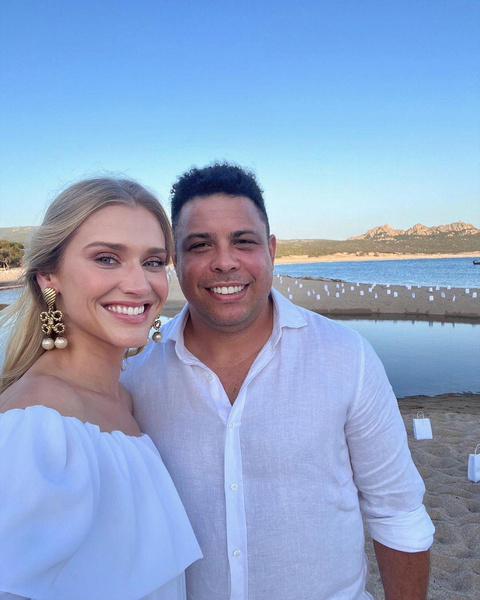 Роналдо женился на бразильской модели: фото избранницы футболиста