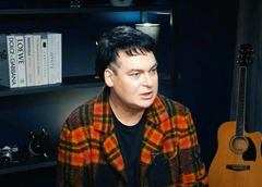 Певец Юлиан: «Алла Пугачева сама придумала Примадонну. Смешно. Какие там короны?»