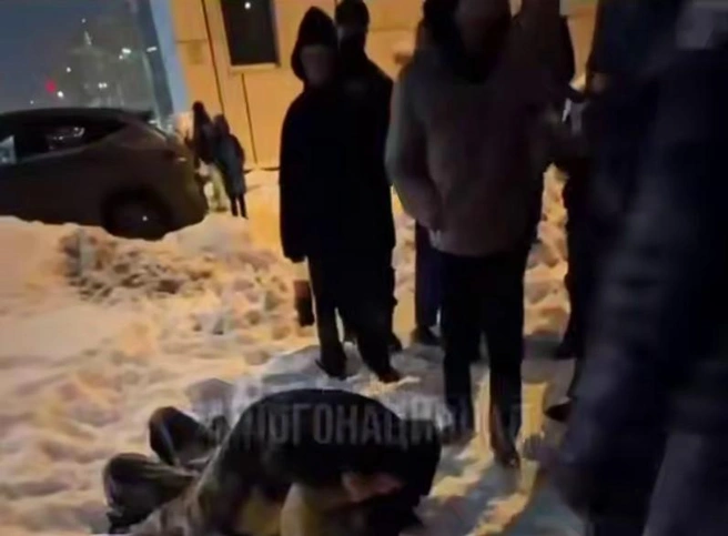 Толпа подростков жестоко избила сверстника в подмосковных Мытищах | Источник: Многонационал / T.me