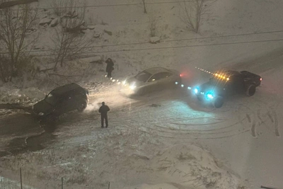 Sewage Leak in Volgograd Traps Even SUVs