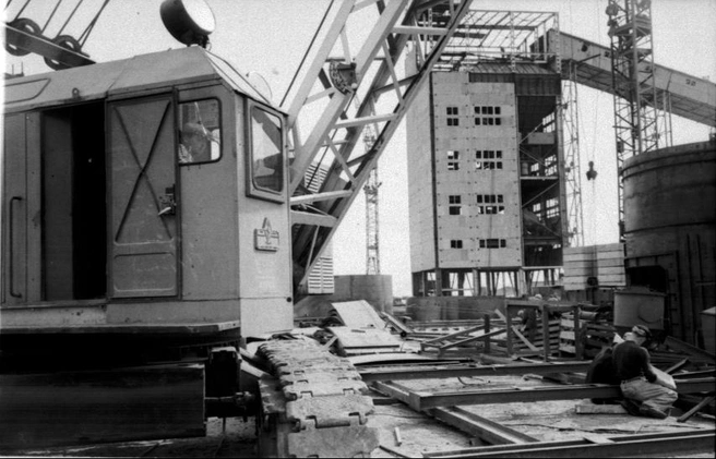21 января 1967-го вынут первый ковш грунта под первый пусковой объект — корпус вспомогательных цехов | Источник: фотофонд Самарского областного госархива социально-политической истории