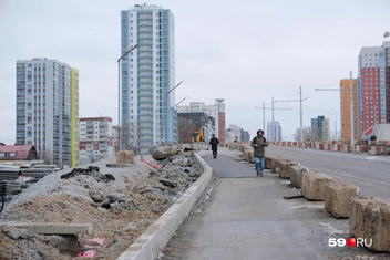 Местные уже начали ходить по новому путепроводу над Транссибом | Источник: Тимофей Калмаков / 59.RU