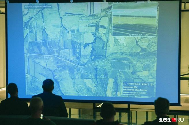Во время одной из песен на экране показывали фотографии Ростовской области, снятые из космоса | Источник: Евгений Вдовин / 161.RU