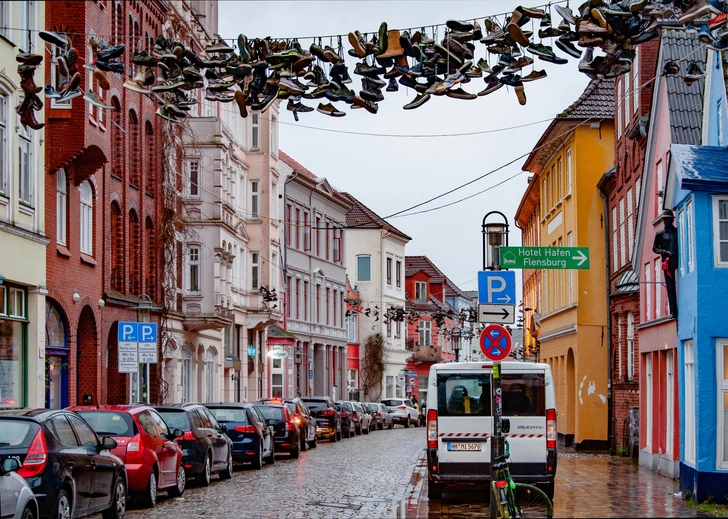 Обувь на проводах: что это значит | Источник: Anna Timoshenko/Shutterstock/Fotodom.ru