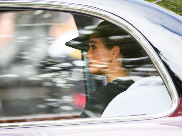 Меган, герцогиня Сассекская, после государственных похорон Елизаветы II в Вестминстерском аббатстве, 19 сентября 2022