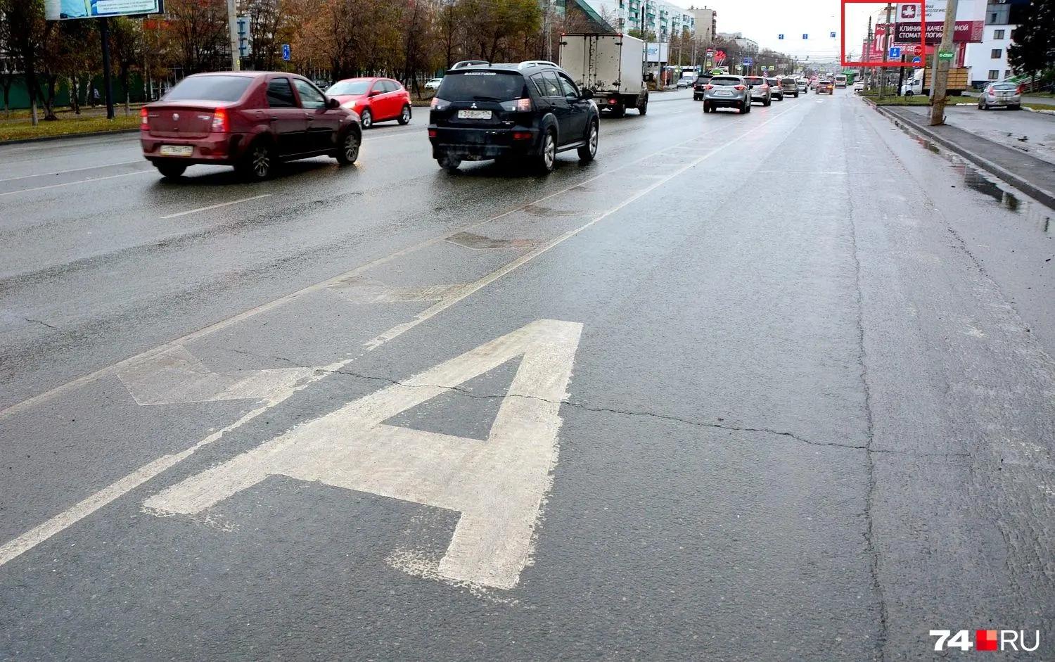 Стоять будем все и безальтернативно. Почему выделенки на Комсомольском убрали зря