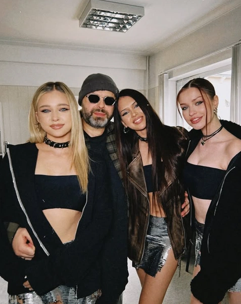 Солистки группы SEREBRO со своим продюсером Максом Фадеевым