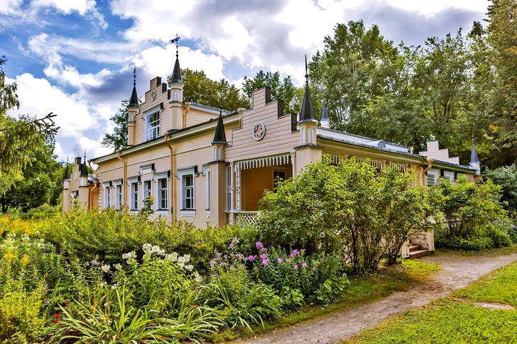 Усадебный дом в Изваре | Источник: Sergei Afanasev/Shutterstock/Fotodom.ru