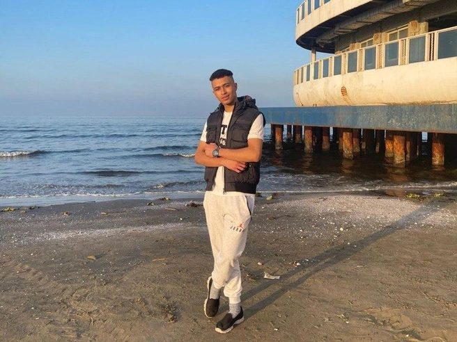 За пять лет жизни парень уже привык к низкой температуре и местной еде | Источник: Абуелхамд Абделмохсен