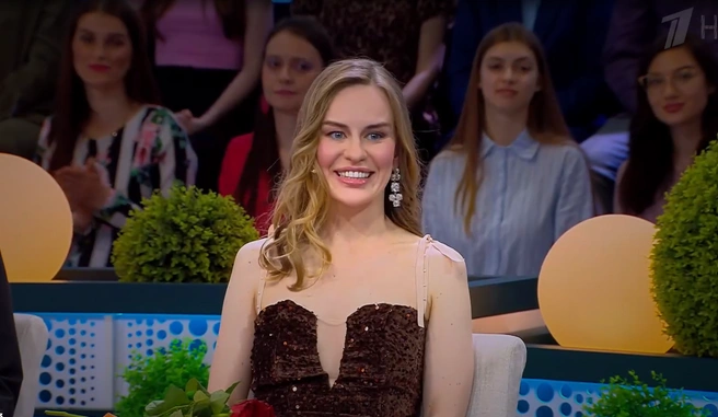 Во время общения с ведущими | Источник: 1tv.ru
