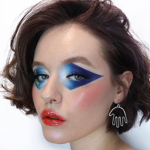 Инстаграм (запрещенная в России экстремистская организация) дня: футуристичный макияж от немецкого beauty-блогера