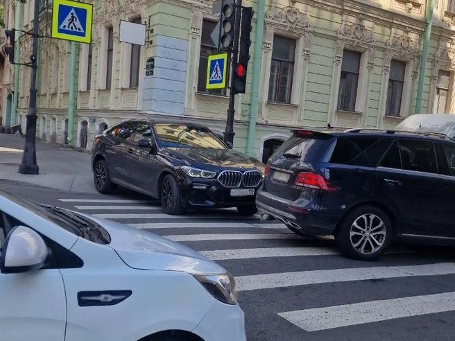 Водители объезжают заторы и перекрытия в центральных районах | Источник: читатель «Фонтанки»