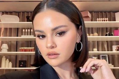 Модный маникюр, как у Селены Гомес — этот оттенок взорвет весну-2026