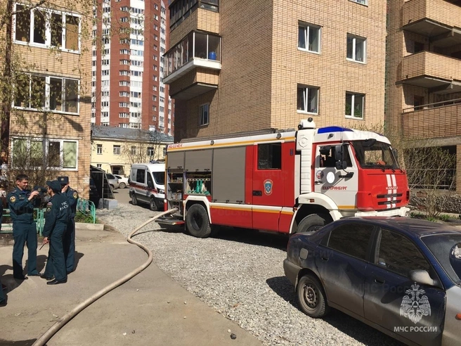 На место ЧП приехало 9 машин спецтехники и 32 пожарных  | Источник: МЧС Свердловской области 
