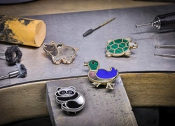 Трогательные талисманы: 5 украшений Van Cleef & Arpels в форме животных