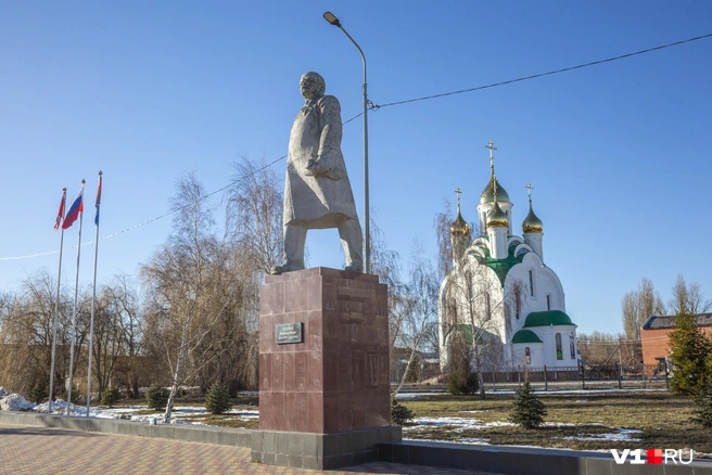 В Новониколаевском районе, как выяснилось, один из заместителей главы практически не появлялся | Источник: Константин Завриков / V1.RU