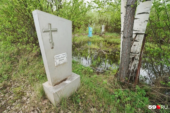 На большинстве памятников в 64-м квартале есть таблички с именами | Источник: Сергей Федосеев