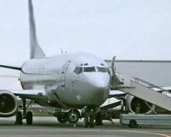 В аэропорту Норильска при установке трапа поврежден «Боинг-737» | ngs24.ru