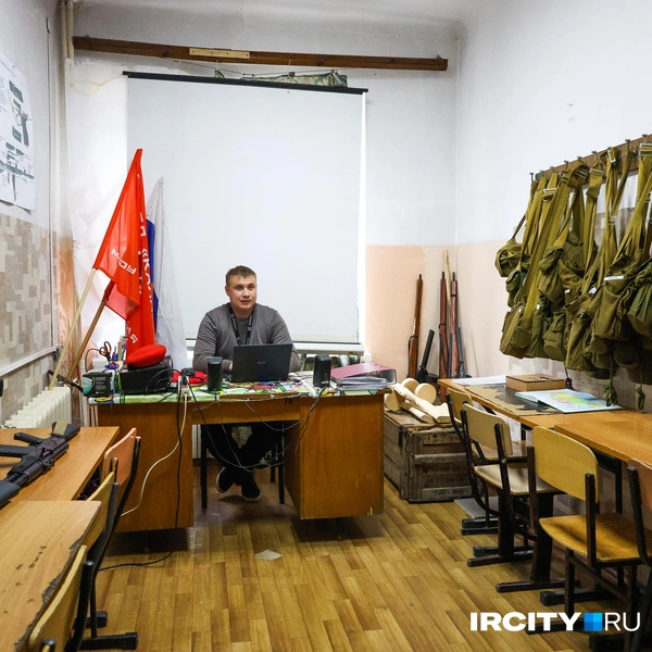 А это Константин Быков. Он занимается с Юнармией | Источник: Ксения Филимонова / «ИрСити»