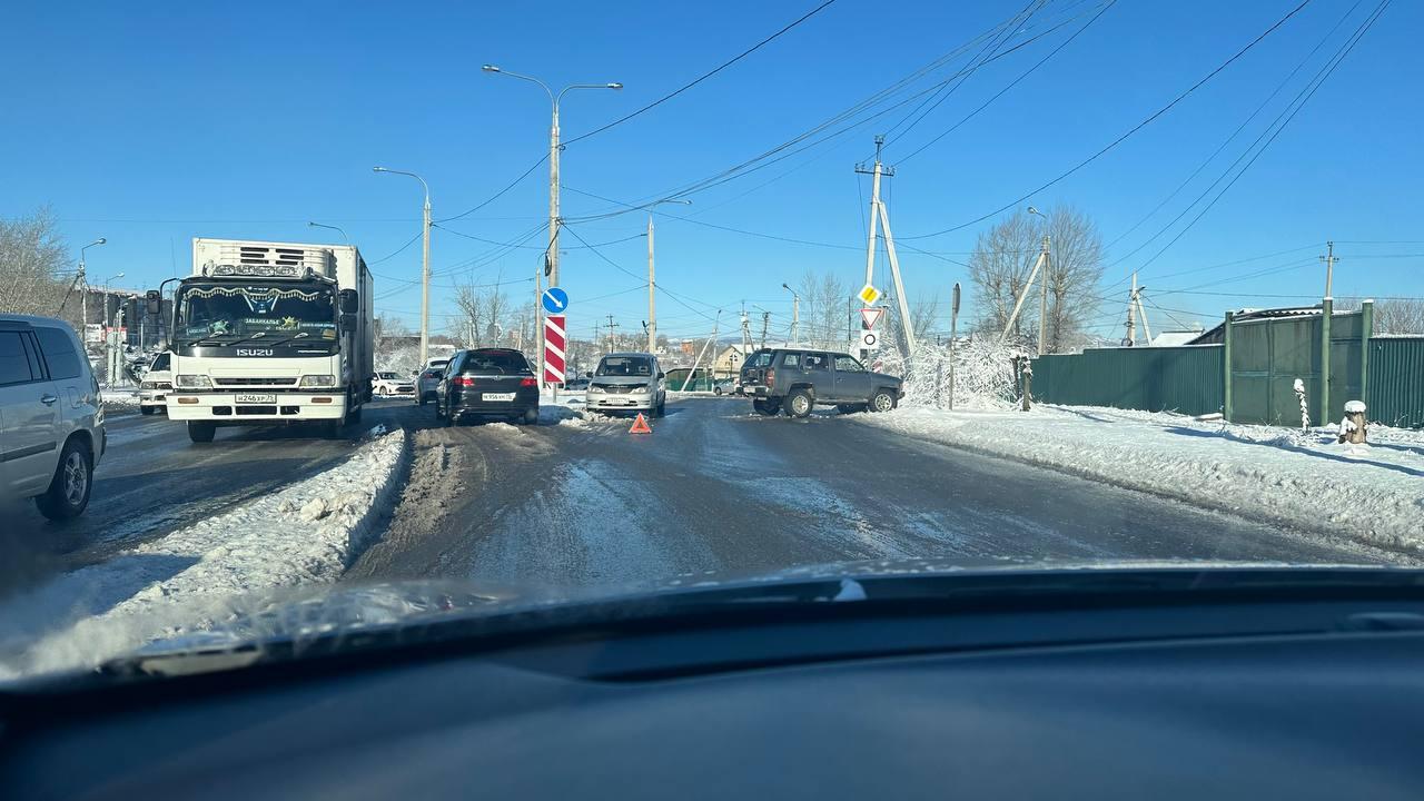 Пробки в Чите: проезд затруднен на кольце около улицы Магистральной в Чите  - 15 апреля 2024 - ЧИТА.ру