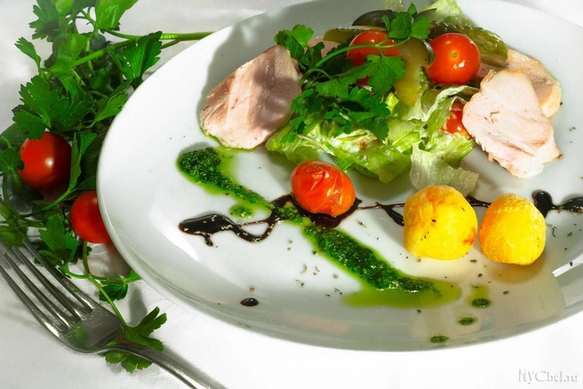 Салат с копченой курицей