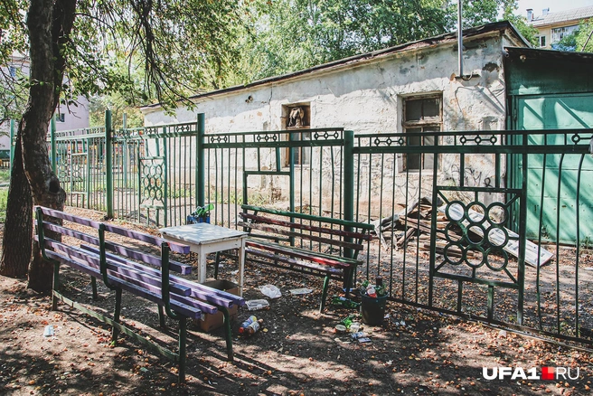 Это место оборудовали явно не для игр детей | Источник: Тимур Шарипкулов