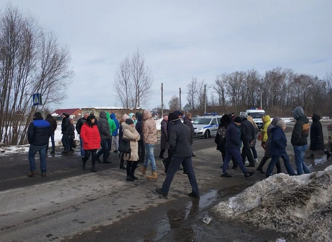 Жители Коломны перекрыли дорогу мусоровозам | ya62.ru