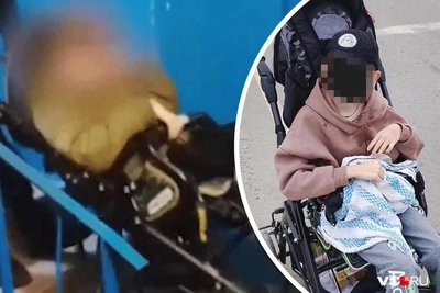 Суд отменил наказание матери инвалида за коляску в подъезде