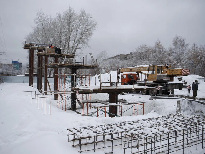 Длина переправы достигнет примерно 125 метров, а ширина составит не менее трёх метров. | Источник: Андрей Бортко / NGS.RU