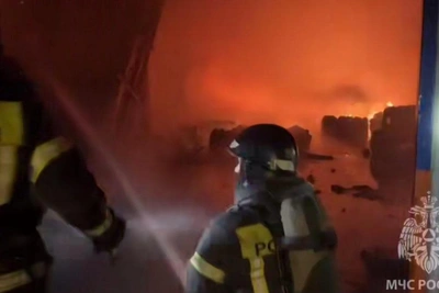Firefighters Contain Warehouse Blaze in Telman