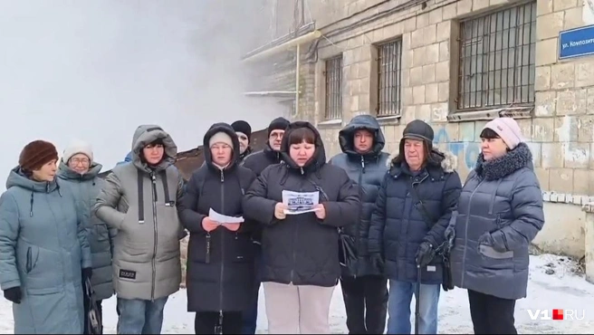 Как заявляют жильцы, все местные инстанции никак не решают проблему | Источник: читатели V1.RU