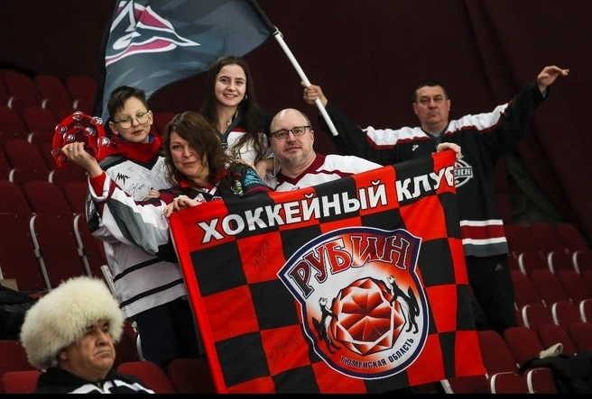 Не обходится без флагов и громкой поддержки голосом  | Источник: Антон Сидоренко / Vk.com