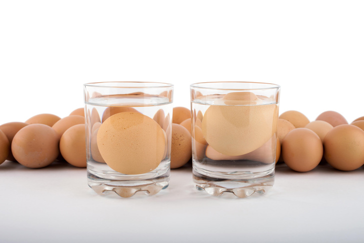 Выбрасывайте яйца немедленно, если заметили этот признак: есть их опасно