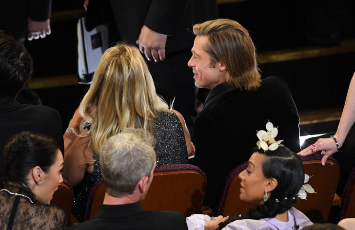 Старовата для подружки: в Сети обсуждают спутницу Брэда Питта на «Оскаре», которая выглядела как его мать
