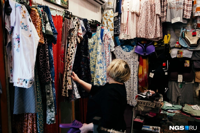 Сильнее всего пострадала розница с недорогой одеждой | Источник: Андрей Бортко / NGS.RU