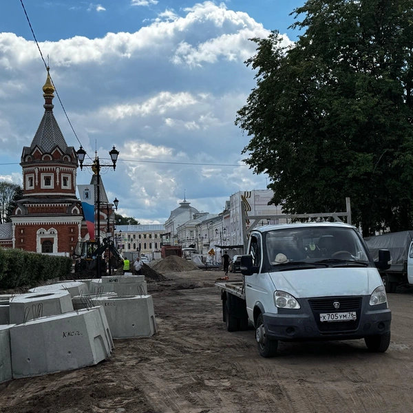 Благоустройство вплотную подошло к часовне Александра Невского  | Источник: Анна Ёлкина / 76.RU 