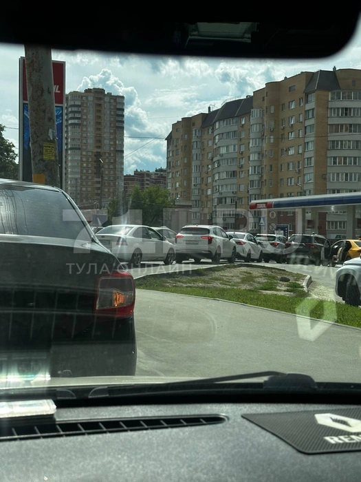 Ситуация у заправки сети Teboil на проспекте Ленина | Источник: Александр Горбанев / 71.ru