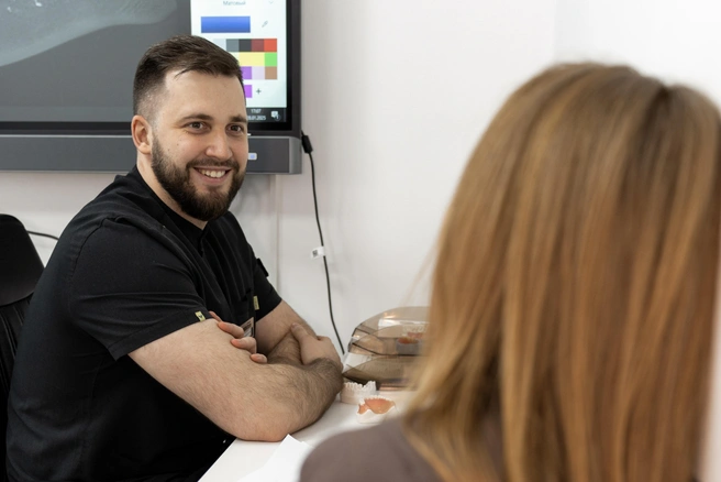 С пациентом работает команда экспертов, а не один врач | Источник: EasyStom