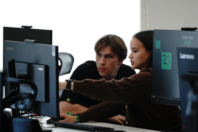 Психотерапевт — о поколениях, которые все ругают