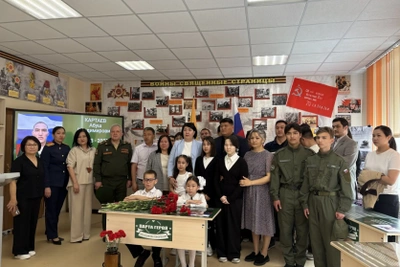 В элистинской школе открыли «Парту Героя» в честь участника СВО