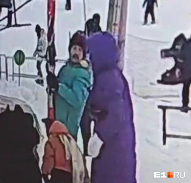 Нападавшего легко узнать по очень густым усам | Источник: читатель E1.RU