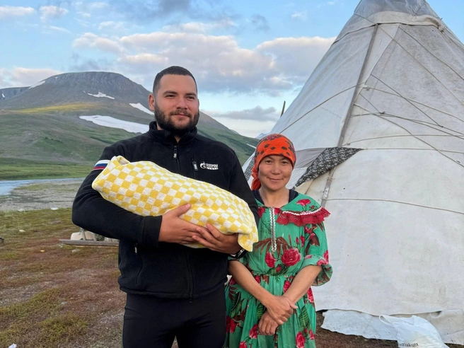 Счастливая бабушка и счастливый Коля (не отец (возможно)) | Источник: Николай Делеу / личный архив