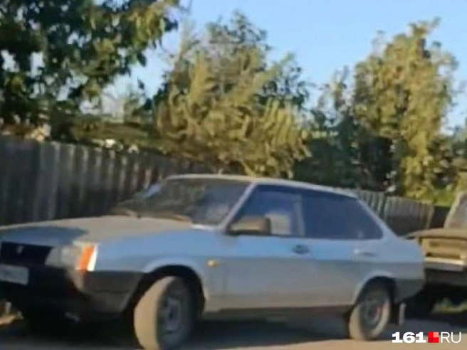 Жители приезжают, оставляют машину, закрывают и уходят спать до утра | Источник: читатель 161.RU