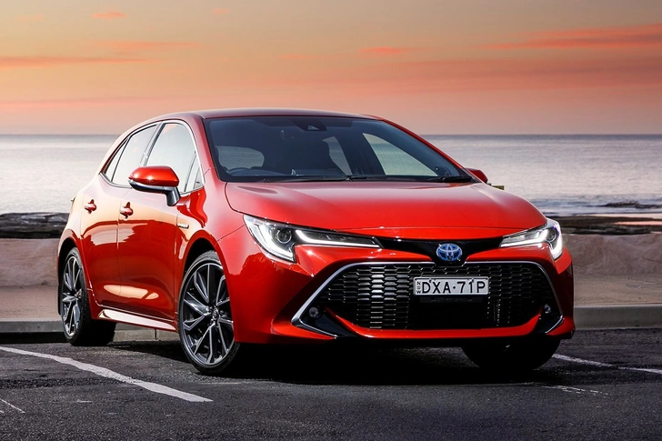 Toyota Corolla Hybrid — лидер рейтинга надежности Consumer Reports в 2022-м 