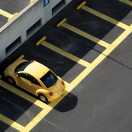 Мини-тест на нестандартное мышление: Какой номер скрывается под припаркованной машиной?